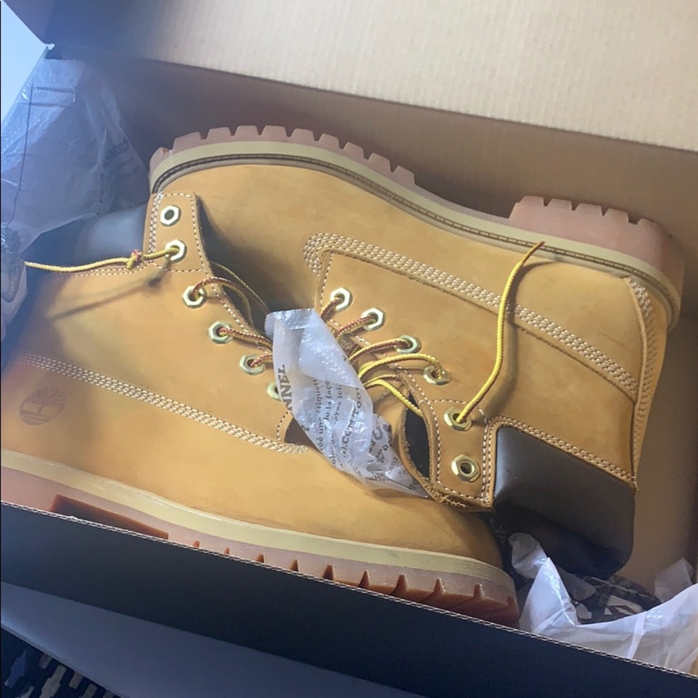 Size 6 men Tim’s never worn